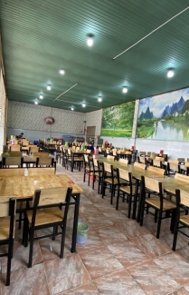 Không gian quán của Cơm Niêu Phú Linh