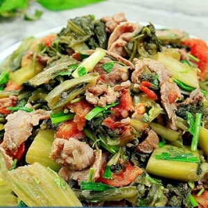 thịt nấu đông + dưa chua